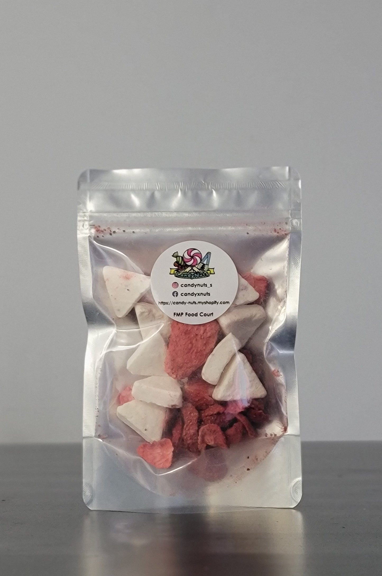 Freeze Dried Strawberry Ice Cream 士多啤梨雪糕脆 with Strawberry Slices