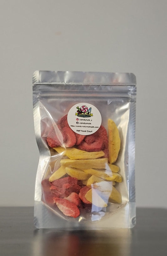 Freeze Dried Strawberries Slices Mangos 士多啤梨芒果乾脆片 without added sugar.